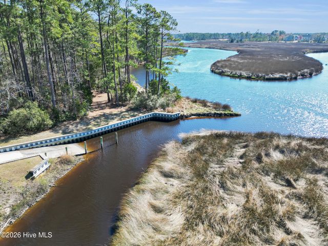 210 Dorovan Court, Hubert, NC 28539