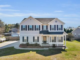 210 Dorovan Court, Hubert, NC 28539