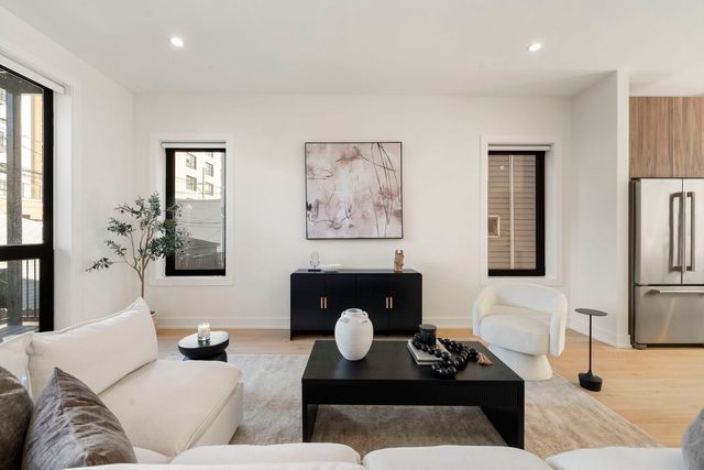 2852 W Lyndale Street 1, Chicago, IL 60647