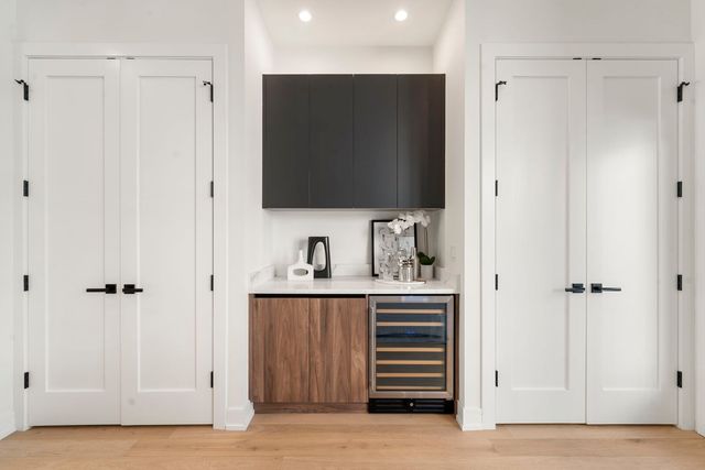 2852 W Lyndale Street 1, Chicago, IL 60647