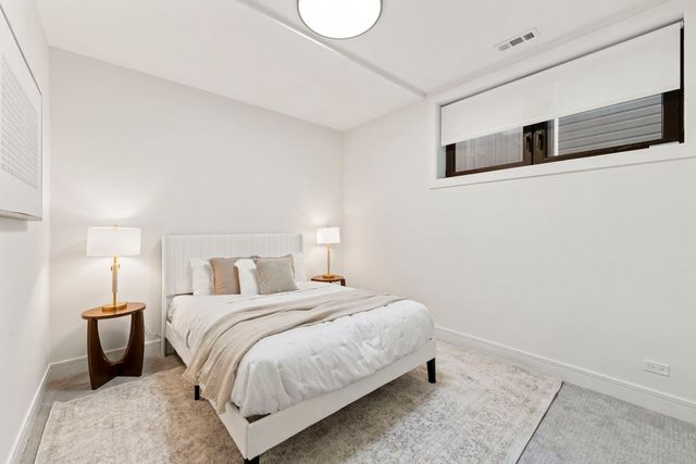 2852 W Lyndale Street 1, Chicago, IL 60647