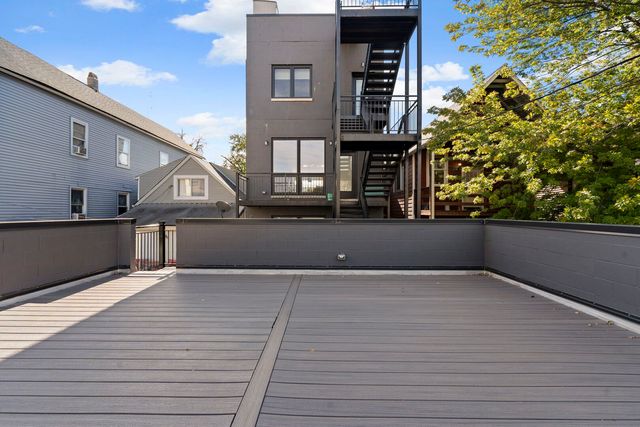 2852 W Lyndale Street 1, Chicago, IL 60647