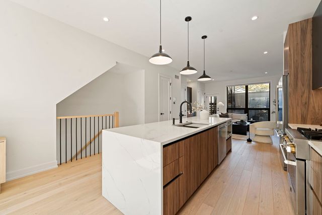 2852 W Lyndale Street 1, Chicago, IL 60647