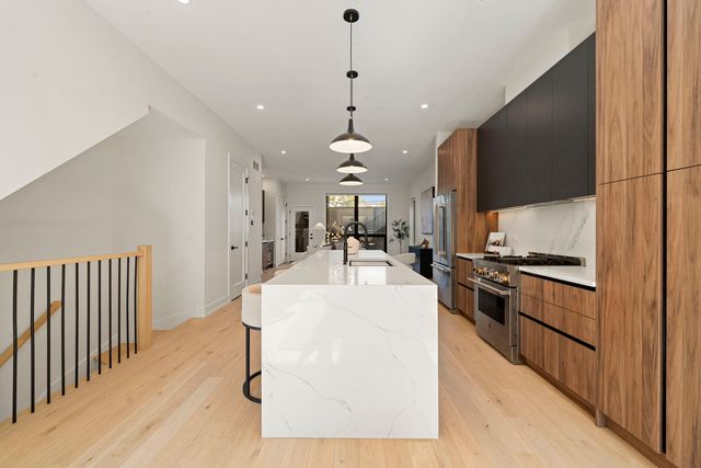 2852 W Lyndale Street 1, Chicago, IL 60647