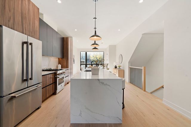 2852 W Lyndale Street 1, Chicago, IL 60647