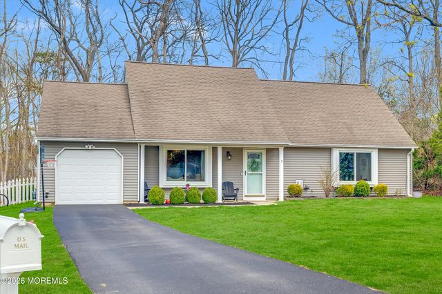 9 Lamp Post Court, Howell, NJ 07731