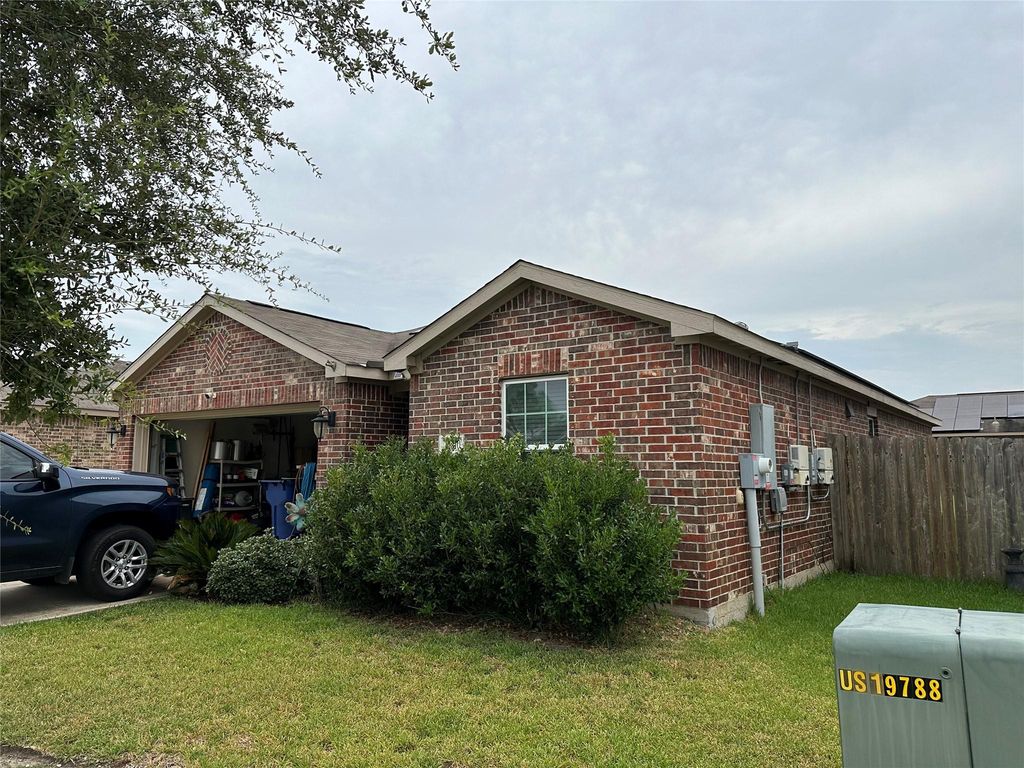 12210 Wavecrest Road, La Marque, TX 77568