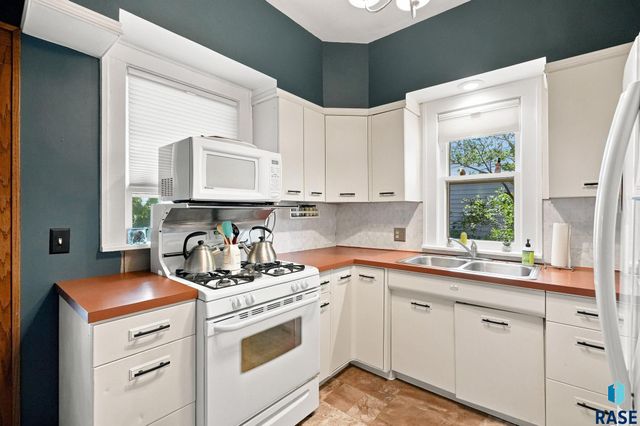 1408 S Summit Ave Avenue, Sioux Falls, SD 57105