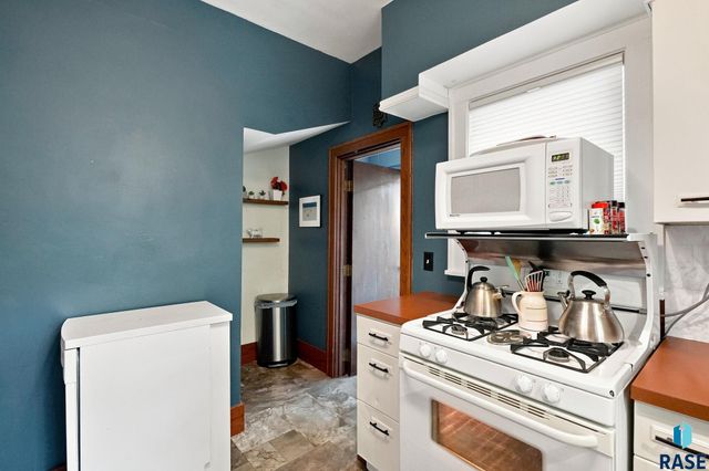 1408 S Summit Ave Avenue, Sioux Falls, SD 57105