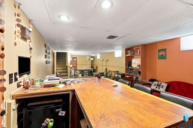 1408 S Summit Ave Avenue, Sioux Falls, SD 57105