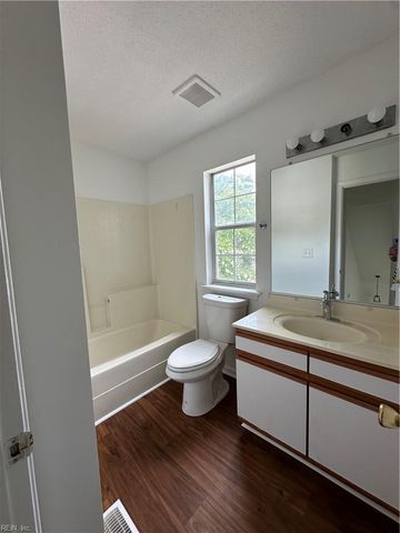 208 Oak Grove RN, Chesapeake, VA 23320