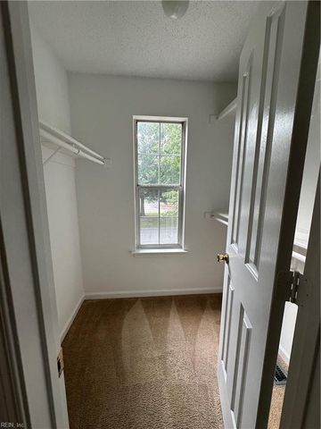 208 Oak Grove RN, Chesapeake, VA 23320