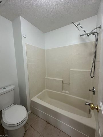 208 Oak Grove RN, Chesapeake, VA 23320