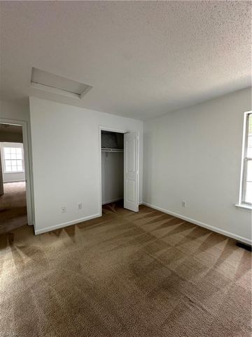 208 Oak Grove RN, Chesapeake, VA 23320