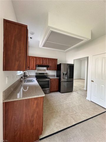 208 Oak Grove RN, Chesapeake, VA 23320