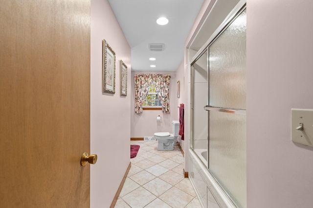 37 Ledgewood Road, Framingham, MA 01701