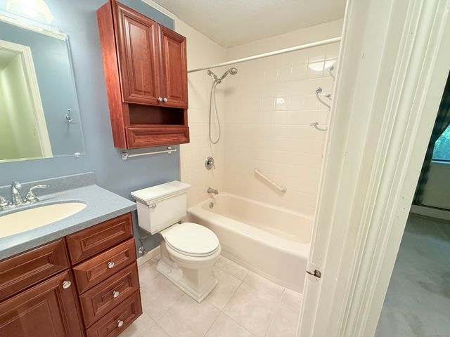 290 Meridian Street APT F, Groton, CT 06340
