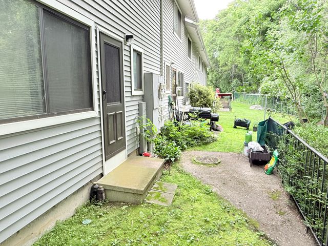 290 Meridian Street APT F, Groton, CT 06340