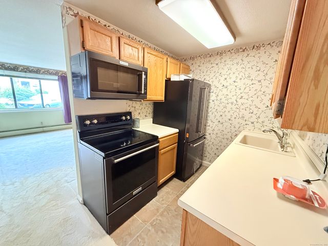 290 Meridian Street APT F, Groton, CT 06340