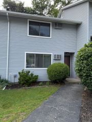 290 Meridian Street APT F, Groton, CT 06340