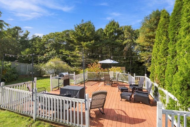 45 Wyndham Hill Dr, Plymouth, MA 02360