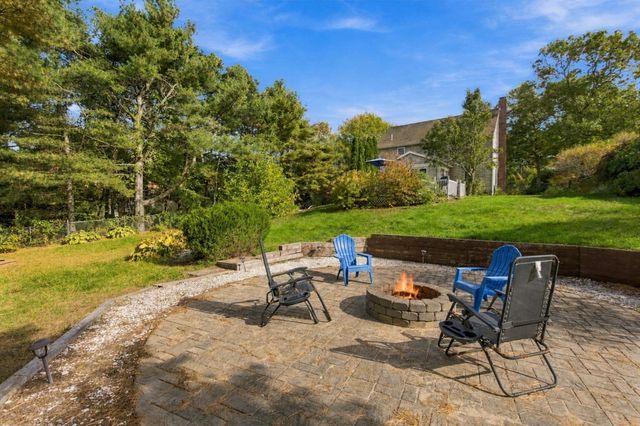45 Wyndham Hill Dr, Plymouth, MA 02360