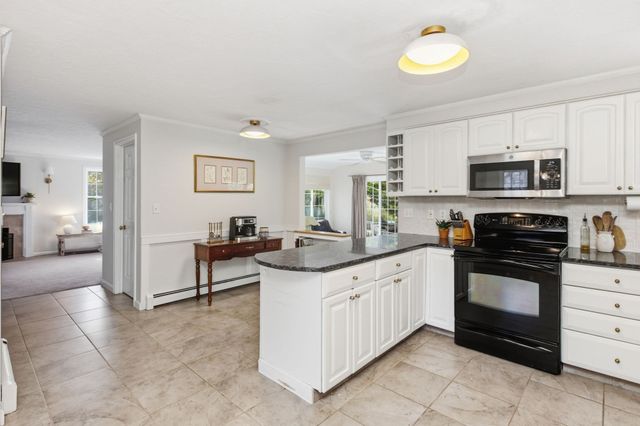45 Wyndham Hill Dr, Plymouth, MA 02360