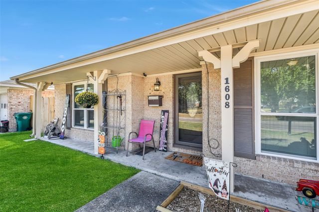 1608 Dabney Drive, Pasadena, TX 77502
