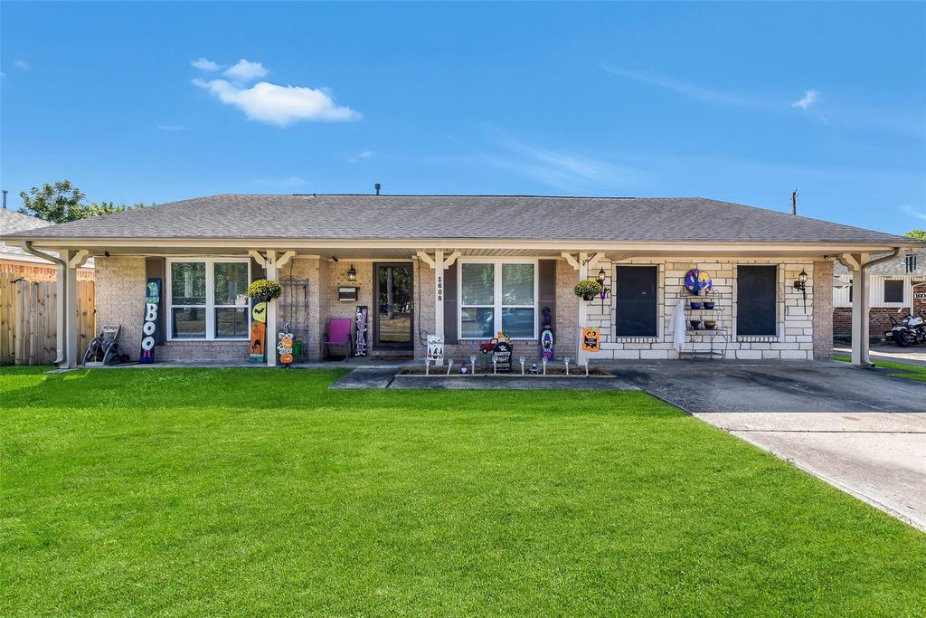 1608 Dabney Drive, Pasadena, TX 77502