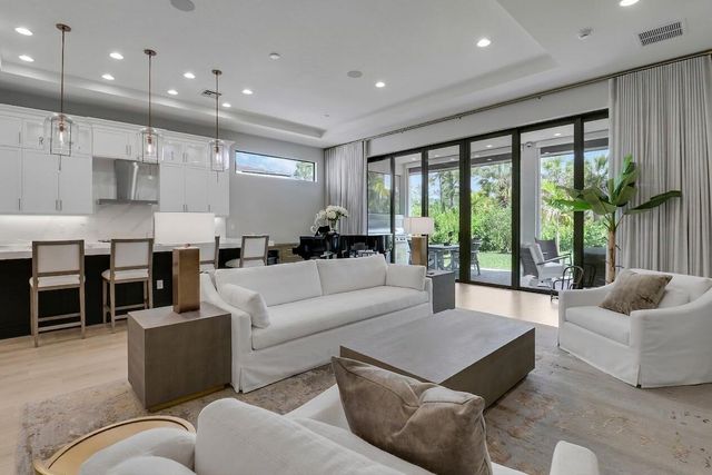 13242 Artisan Circle, Palm Beach Gardens, FL 33418