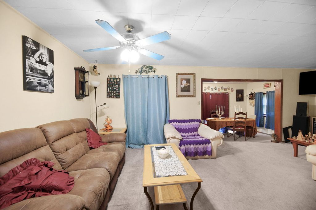 Image 14 of property listing at 811 S Lincoln Boulevard, Centralia, IL 62801