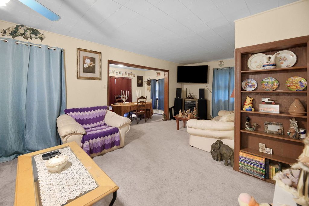 Image 15 of property listing at 811 S Lincoln Boulevard, Centralia, IL 62801