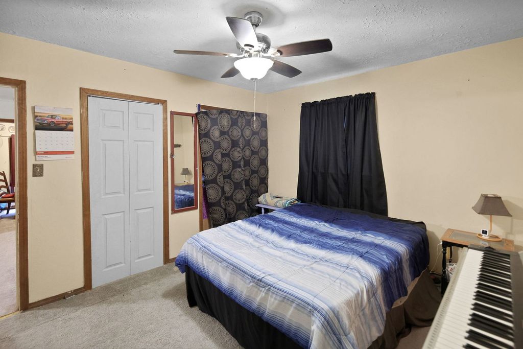 Image 21 of property listing at 811 S Lincoln Boulevard, Centralia, IL 62801
