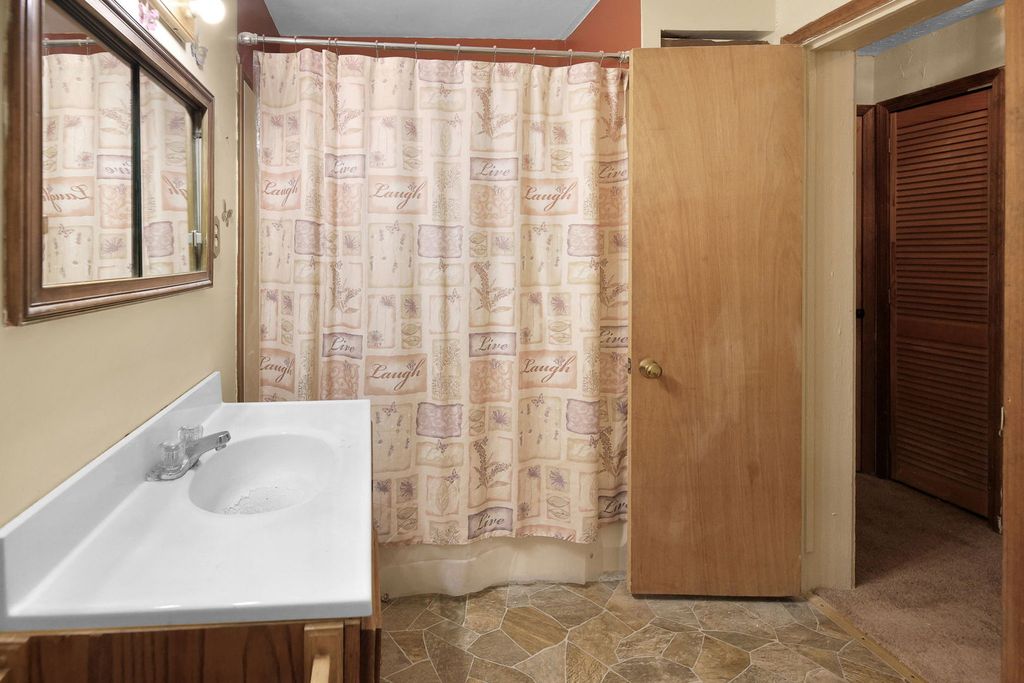 Image 22 of property listing at 811 S Lincoln Boulevard, Centralia, IL 62801