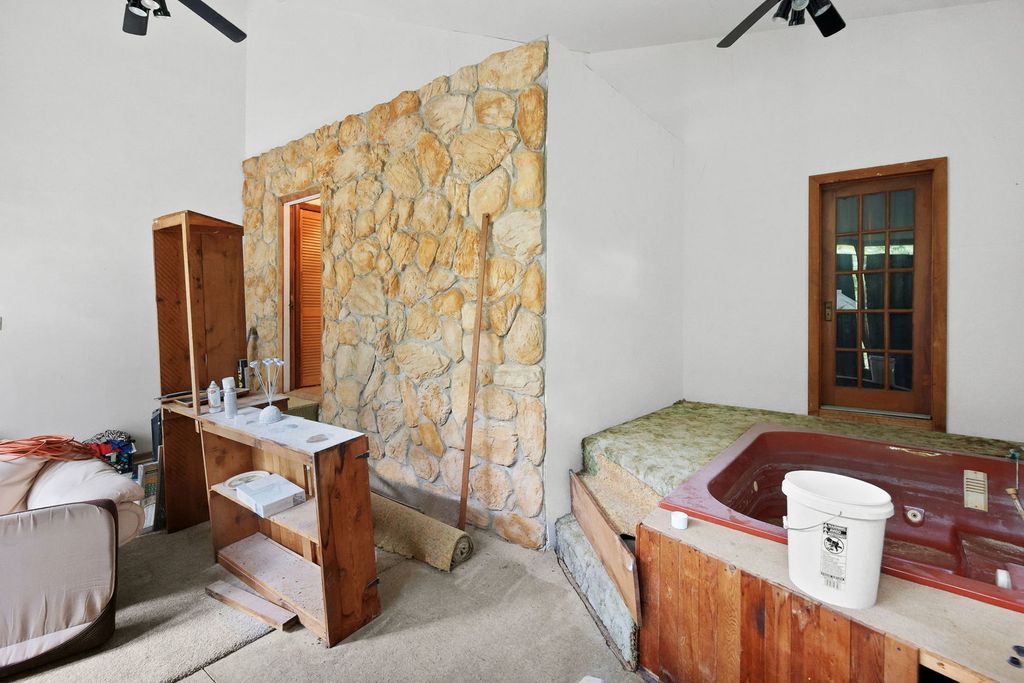 Image 27 of property listing at 811 S Lincoln Boulevard, Centralia, IL 62801