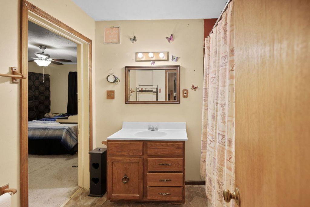 Image 30 of property listing at 811 S Lincoln Boulevard, Centralia, IL 62801