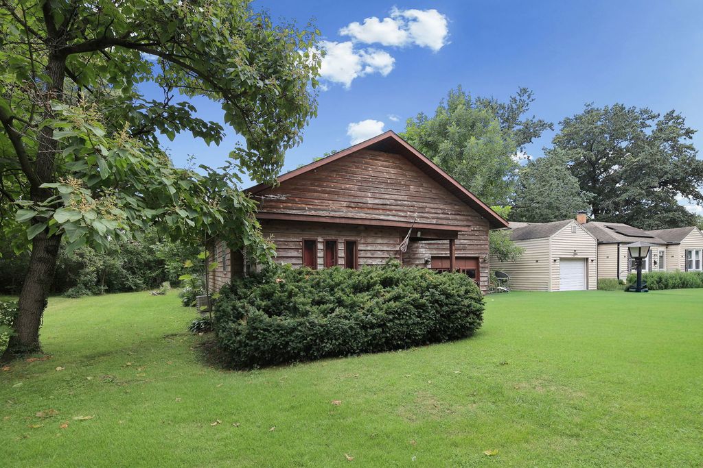 Image 4 of property listing at 811 S Lincoln Boulevard, Centralia, IL 62801