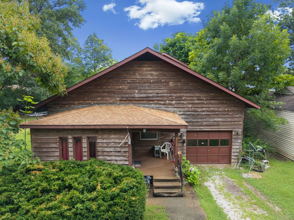Image 33 of property listing at 811 S Lincoln Boulevard, Centralia, IL 62801