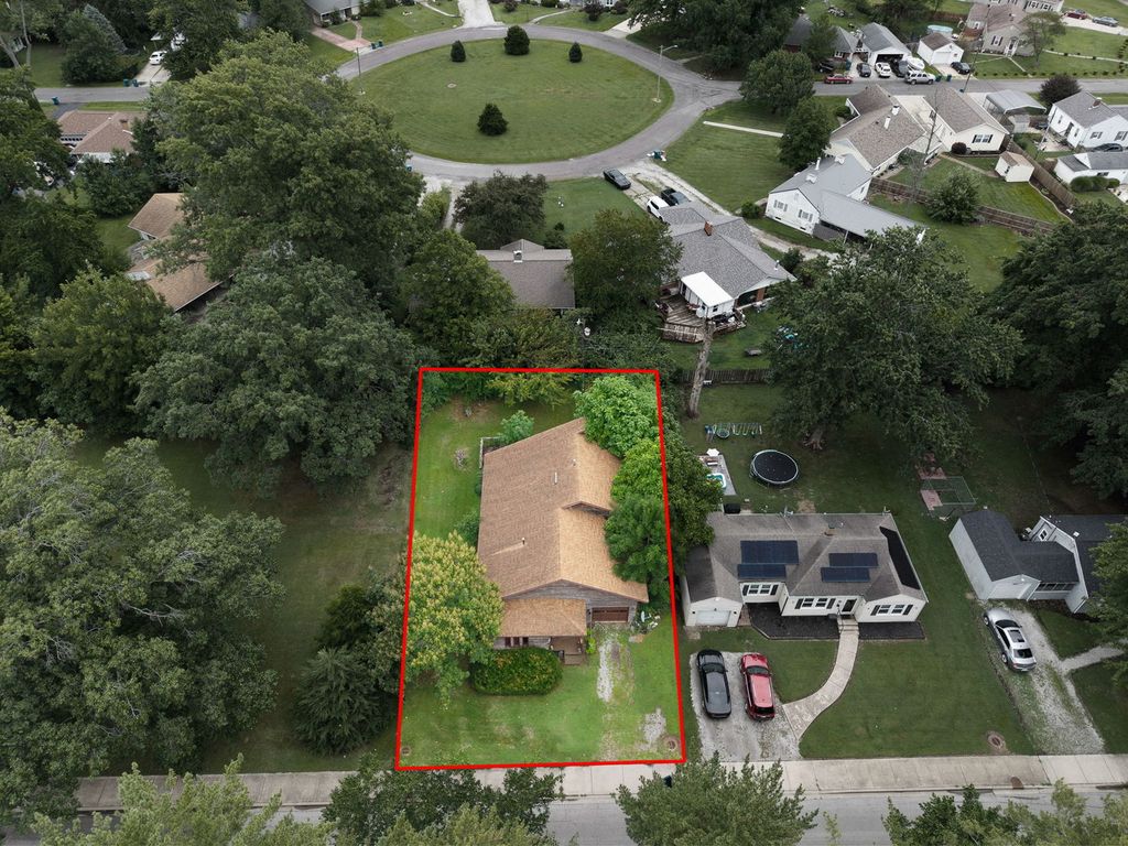 Image 34 of property listing at 811 S Lincoln Boulevard, Centralia, IL 62801