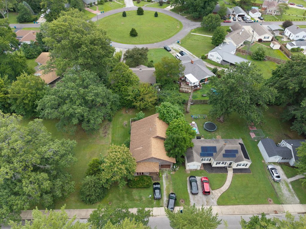 Image 35 of property listing at 811 S Lincoln Boulevard, Centralia, IL 62801