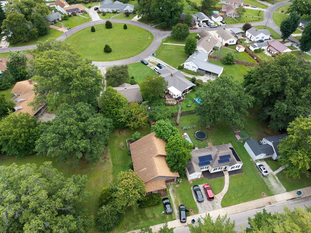 Image 37 of property listing at 811 S Lincoln Boulevard, Centralia, IL 62801