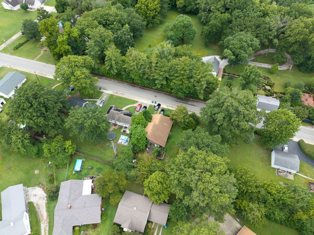 Image 39 of property listing at 811 S Lincoln Boulevard, Centralia, IL 62801