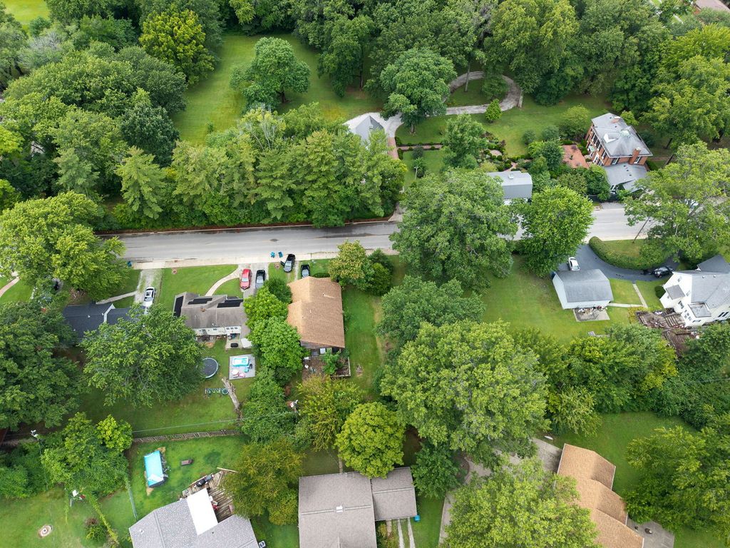 Image 40 of property listing at 811 S Lincoln Boulevard, Centralia, IL 62801