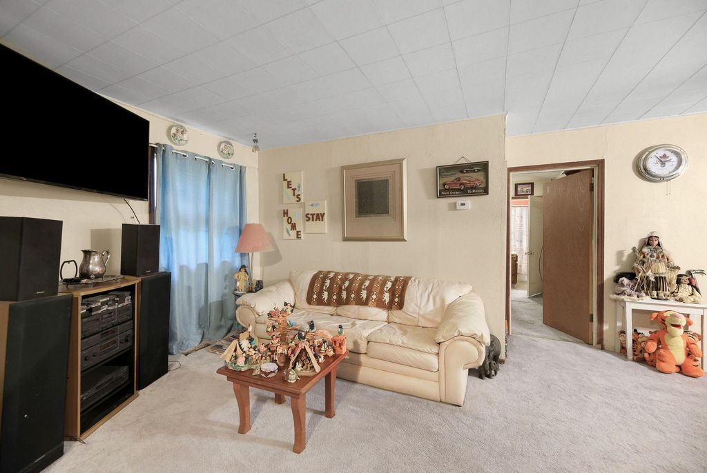 Image 10 of property listing at 811 S Lincoln Boulevard, Centralia, IL 62801