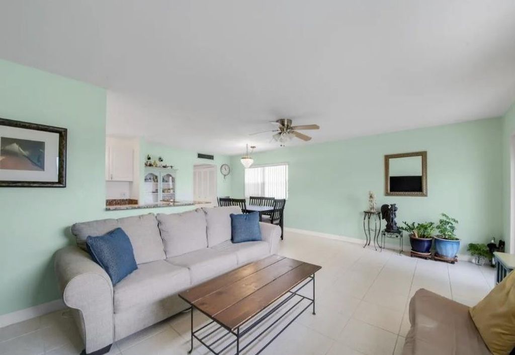 Image 11 of property listing at 223 Flanders E, Delray Beach, FL 33484