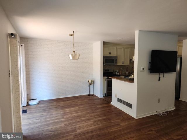 25 FORSYTHIA CT, Lafayette Hill, PA 19444