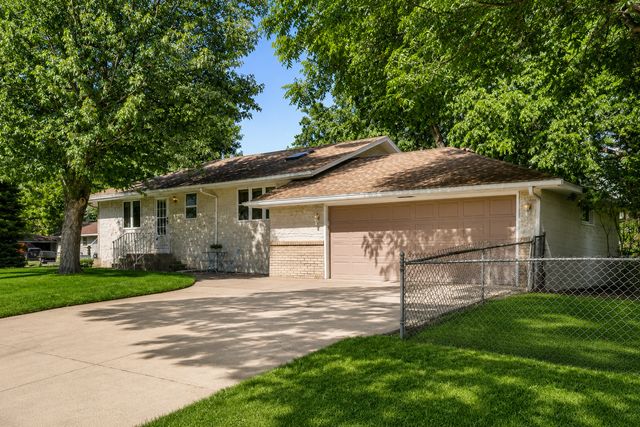 558 113th Lane NW, Coon Rapids, MN 55448