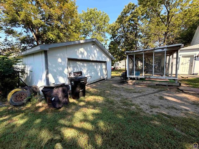1919 SE Iowa AVE, Topeka, KS 66607