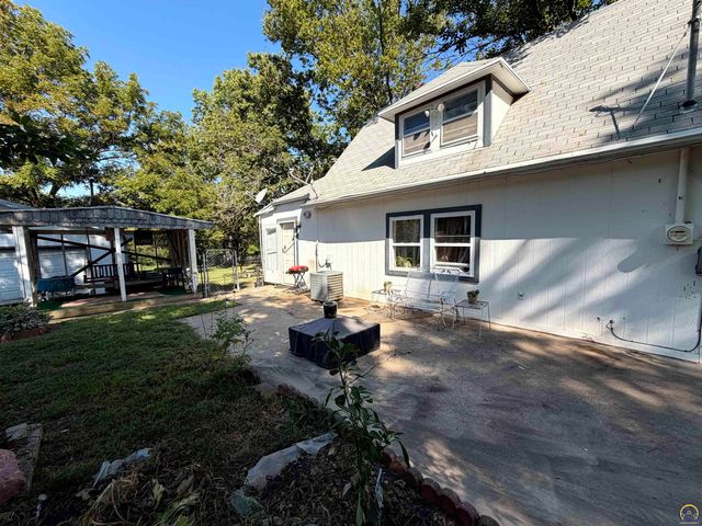 1919 SE Iowa AVE, Topeka, KS 66607