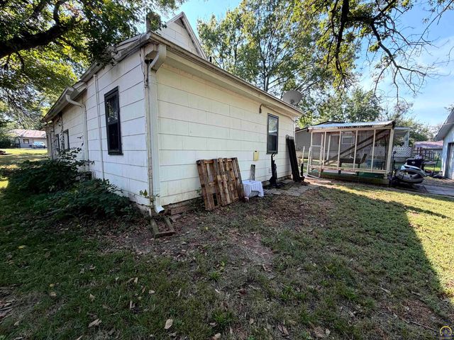 1919 SE Iowa AVE, Topeka, KS 66607